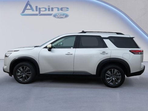 Used 2025 Nissan Pathfinder SV FWD image 2