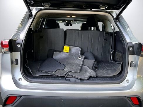 Used 2021 Toyota Highlander XLE FWD image 26