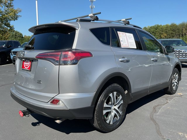 Used 2018 Toyota RAV4 LE AWD/4WD image 8