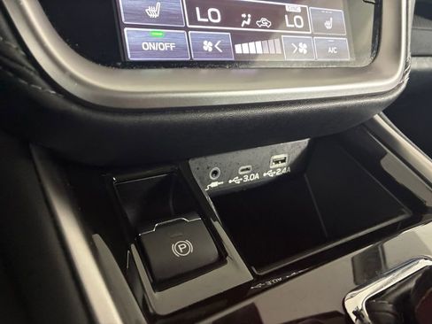 Used 2023 Subaru Outback Premium image 16