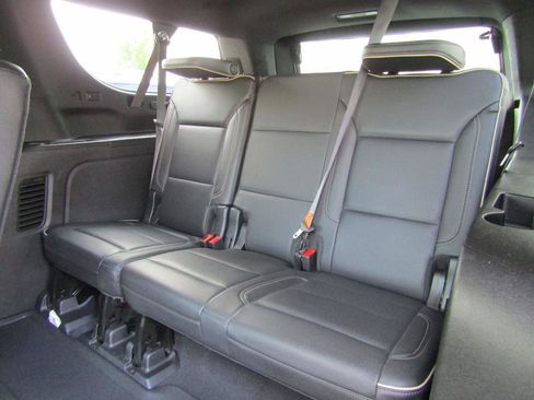 Used 2021 Chevrolet Suburban Premier w/ Premium Package AWD/4WD image 11