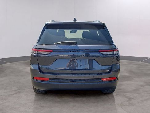 Used 2023 Jeep Grand Cherokee Altitude AWD/4WD image 5