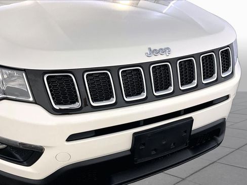 Used 2021 Jeep Compass Latitude AWD/4WD image 32