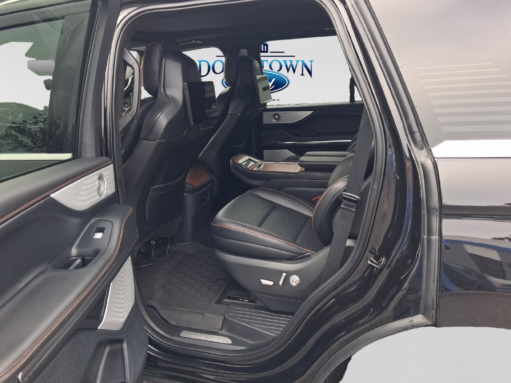 Used 2025 Lincoln Navigator Black Label AWD/4WD image 9