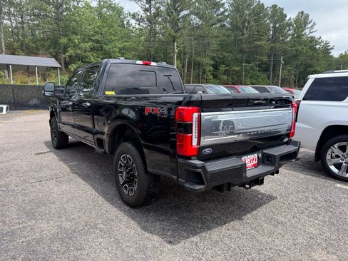 Used 2024 Ford F250 Platinum w/ FX4 Off-Road Package AWD/4WD image 5