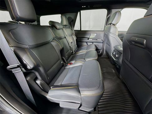 Used 2025 Ford Expedition Tremor AWD/4WD image 30