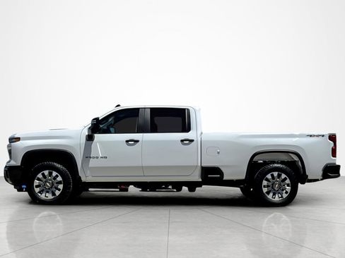Used 2025 Chevrolet Silverado 2500 Custom w/ Custom Value Package AWD/4WD image 2