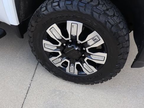 Used 2024 GMC Sierra 2500 Denali w/ Denali Reserve Package AWD/4WD image 9