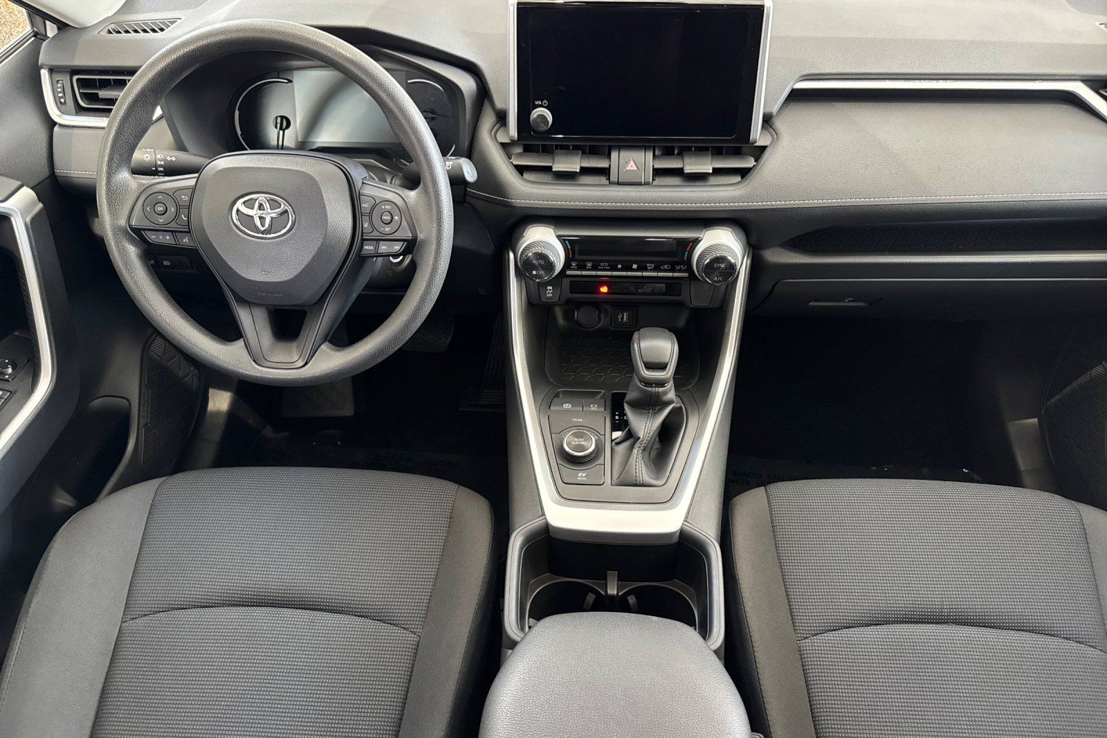 Used 2024 Toyota RAV4 LE AWD/4WD image 17