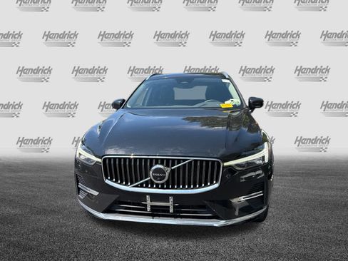 Used 2023 Volvo XC60 B5 Plus w/ Climate Package AWD/4WD image 3