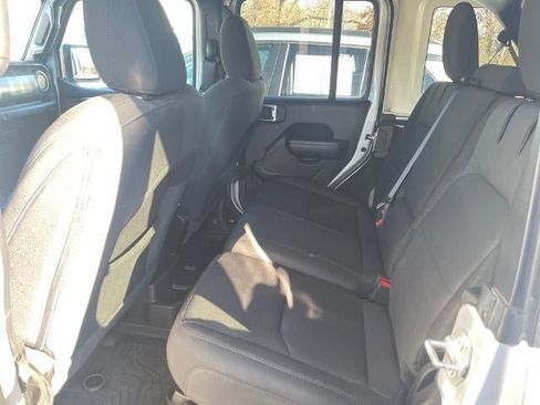 Used 2023 Jeep Wrangler Unlimited image 17