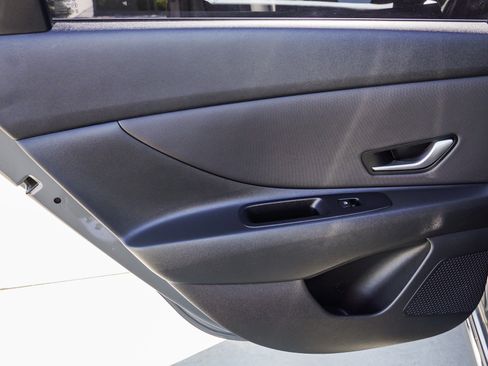 Used 2025 Hyundai Elantra Limited FWD image 24