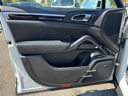 Used 2017 Porsche Cayenne S AWD/4WD image 12