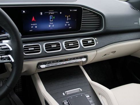 New 2026 Mercedes-Benz GLS 450 4MATIC image 28