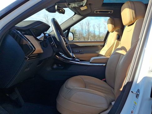 Used 2025 Land Rover Range Rover Sport SE image 17