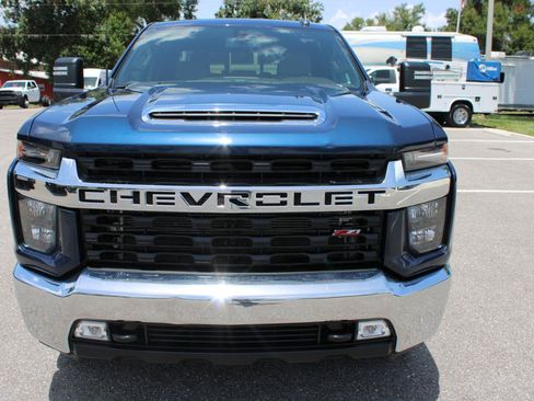 Used 2021 Chevrolet Silverado 2500 LT w/ Convenience Package AWD/4WD image 2