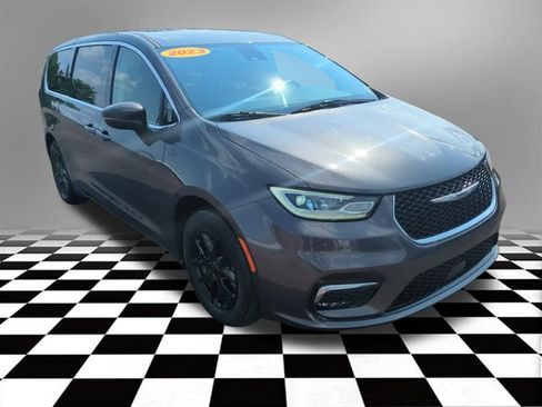 Used 2023 Chrysler Pacifica Touring-L FWD image 10
