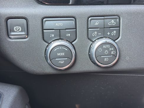 Used 2026 GMC Sierra 1500 SLT AWD/4WD image 12