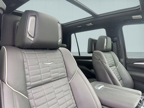 Used 2025 Cadillac Escalade V w/ LPO, ONYX Package image 40