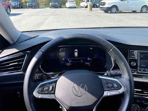 Used 2023 Volkswagen Jetta SE w/ Panoramic Sunroof Package image 26