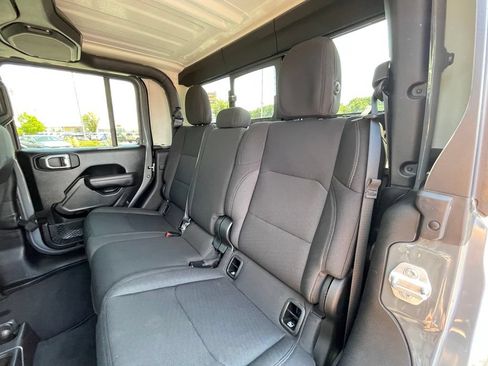 Used 2023 Jeep Gladiator Sport AWD/4WD image 25