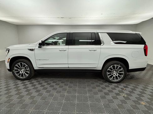 New 2026 GMC Yukon XL Denali w/ Denali Reserve Package image 17
