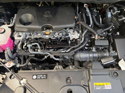 Used 2025 Toyota Sienna XLE FWD image 35