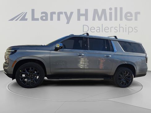 New 2026 Chevrolet Suburban Premier w/ Sun And Tow Package AWD/4WD image 2