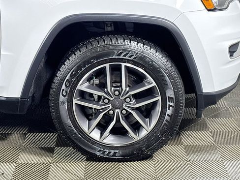 Used 2022 Jeep Grand Cherokee Limited image 24