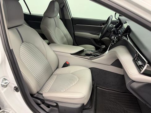 Used 2024 Toyota Camry SE FWD image 13