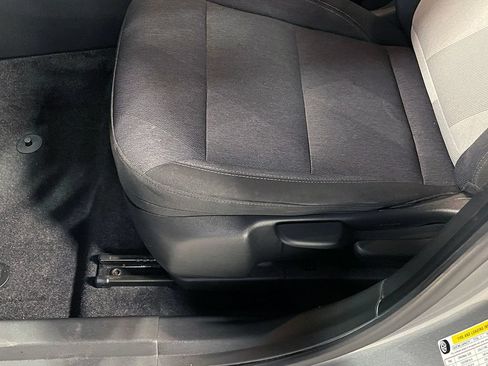 Used 2024 Chevrolet Trax RS FWD image 22