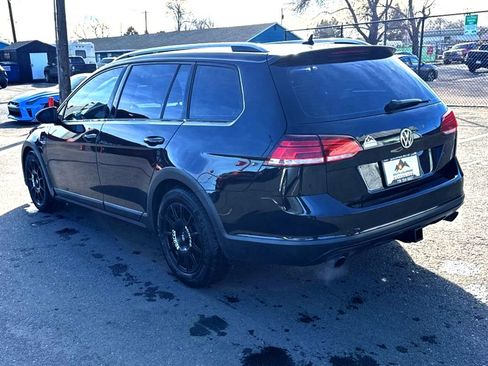 Used 2019 Volkswagen Golf Alltrack S image 5