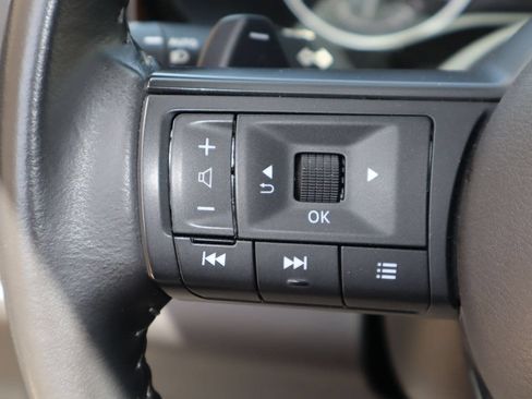 Used 2025 Nissan Pathfinder SV FWD image 13