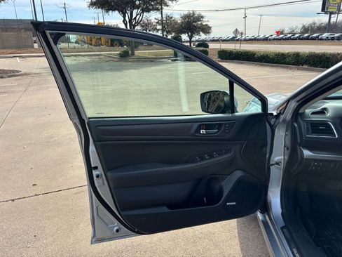 Used 2017 Subaru Legacy 3.6R Limited image 11