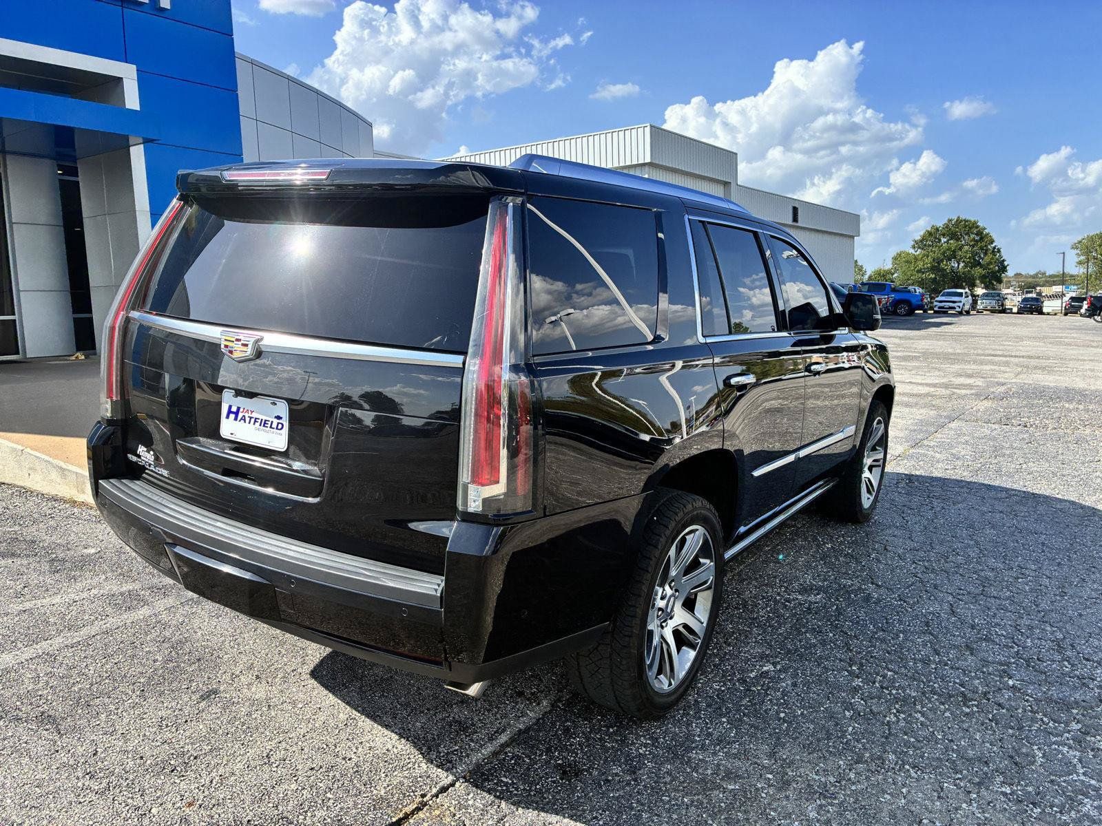 Used 2017 Cadillac Escalade Premium Luxury AWD/4WD image 8