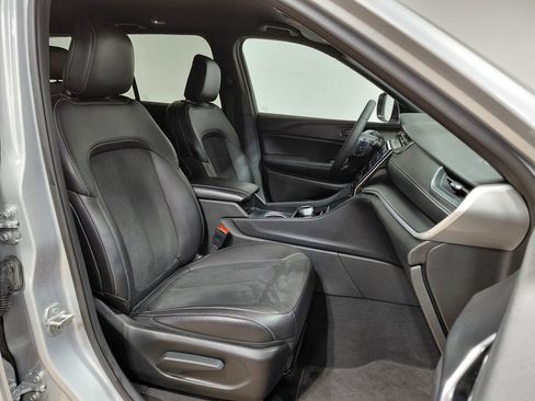 Certified 2025 Jeep Grand Cherokee Altitude image 26