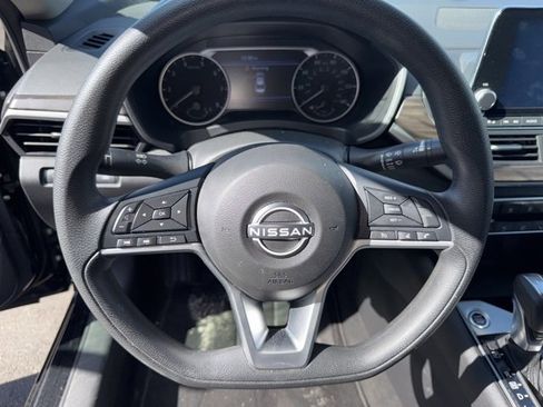 Used 2024 Nissan Altima 2.5 SV image 9