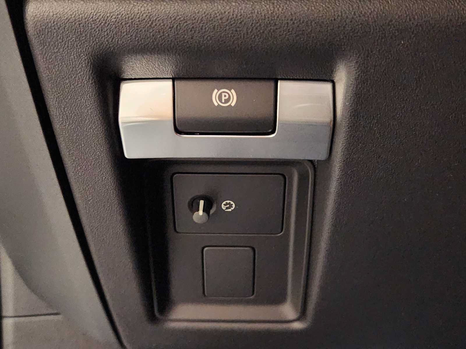 New 2026 Land Rover Defender 110 S AWD/4WD image 21