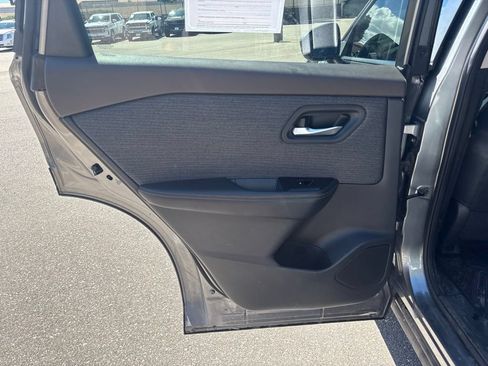 Used 2022 Nissan Rogue SV AWD/4WD image 16
