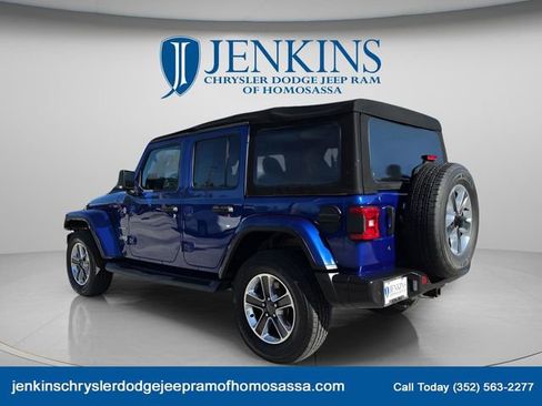 Used 2018 Jeep Wrangler Unlimited Sahara AWD/4WD image 7