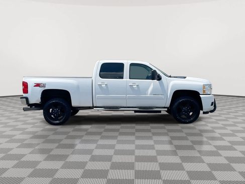 Used 2013 Chevrolet Silverado 2500 LT w/ Z71 Appearance Package AWD/4WD image 9
