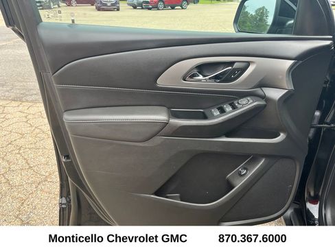 Used 2023 Chevrolet Traverse LT FWD image 9