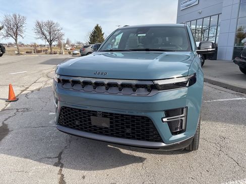 New 2026 Jeep Grand Wagoneer Summit AWD/4WD image 11