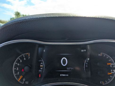 Used 2019 Jeep Grand Cherokee Laredo AWD/4WD image 18