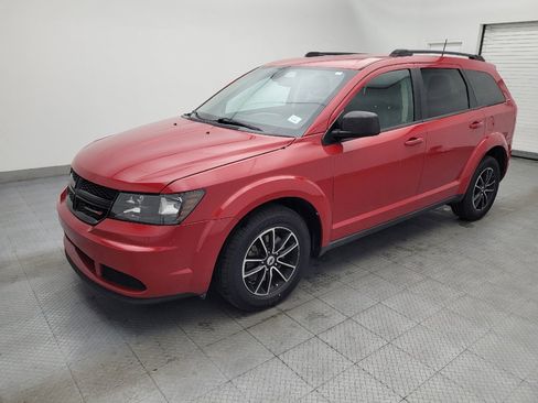 Used 2018 Dodge Journey SE w/ Connectivity Group FWD image 2