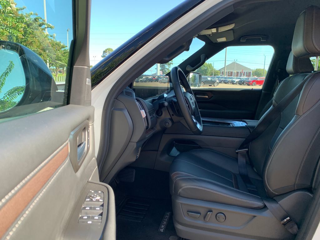 Used 2025 Nissan Armada SL w/ Captain's Chari Seat Package RWD image 25