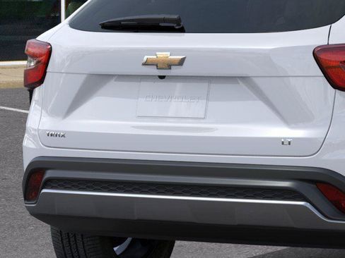 New 2026 Chevrolet Trax LT w/ LT Convenience Package FWD image 14