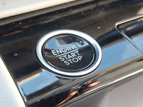 New 2025 Lincoln Navigator Reserve AWD/4WD image 19