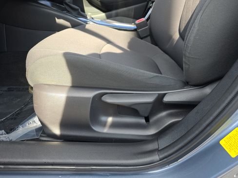 Used 2022 Toyota Corolla LE w/ LE Convenience Package image 28