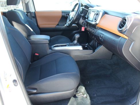 Used 2019 Toyota Tacoma SR5 image 18